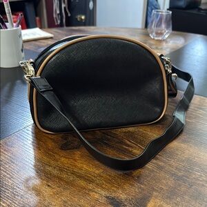 Elegant Black and Tan Women's Bag